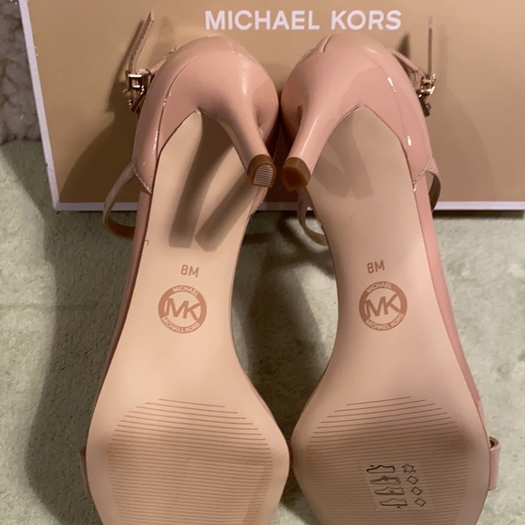 MICHEAL KORS “AVA” HEELED STRAPPY BUCKLED SANDALS - Picture 7 of 10